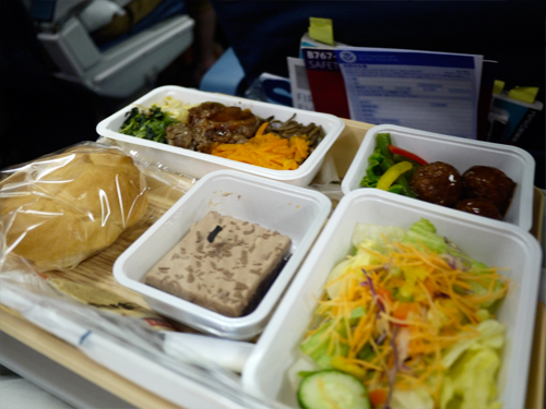 飛行機内でのお楽しみ！機内食タイム♥