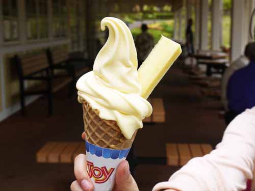 dole-plantation　Pineapple soft-serve ice cream