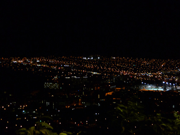 これだけ夜景が綺麗に見えるというのは真っ暗な山の中だからということ、これがタンタラスの丘です